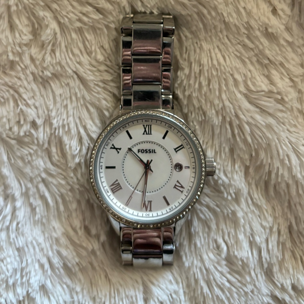Women’s Fossil silver watch with crystal accents.